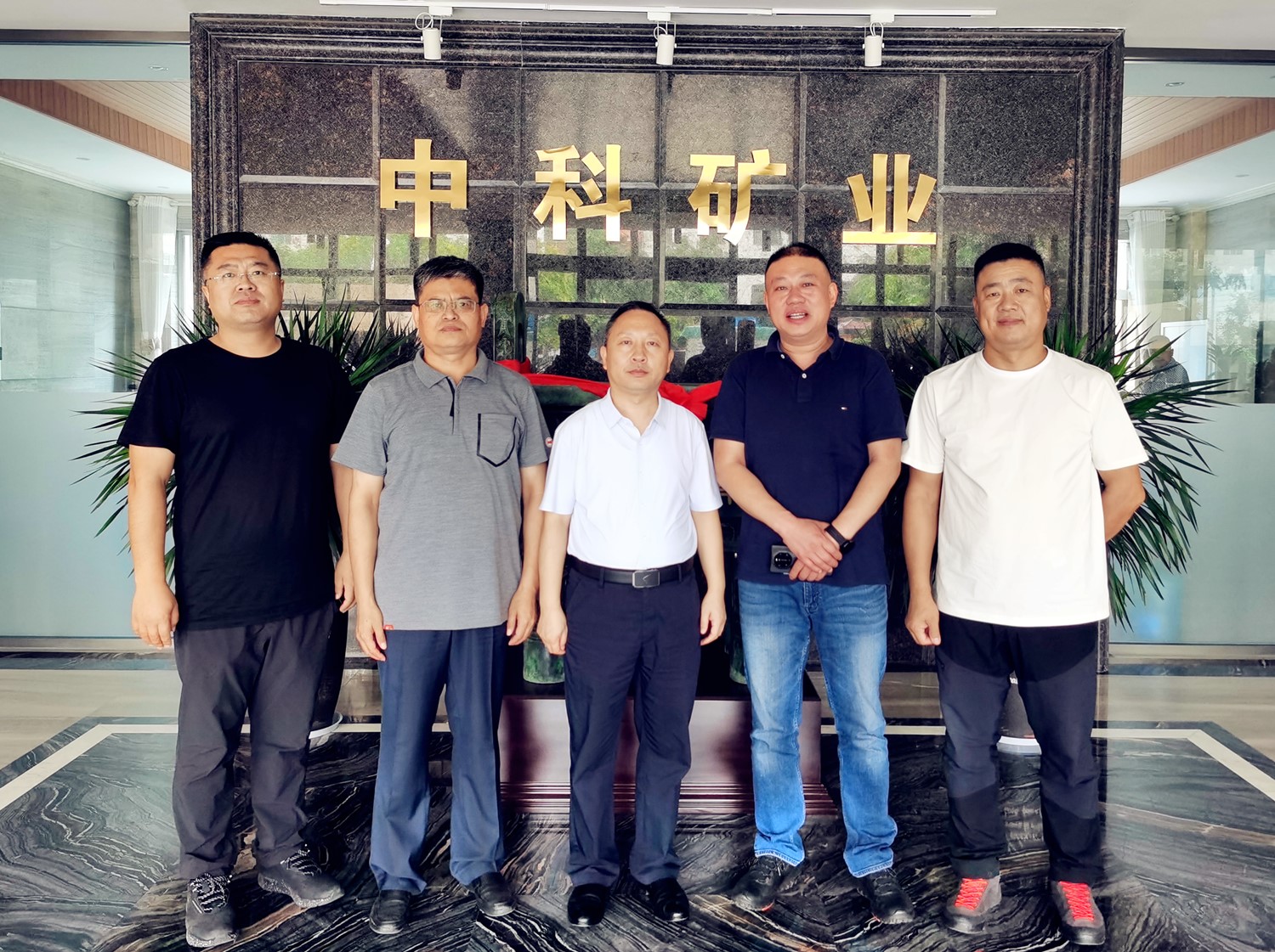 盧氏縣領(lǐng)導(dǎo)席偉林深入盧氏中科走訪(fǎng)調(diào)研