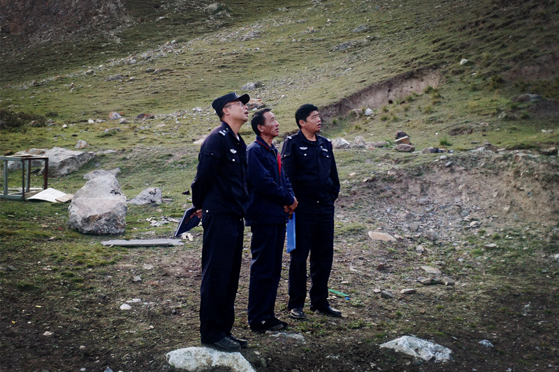 興海縣公安局治安大隊(duì)到銅鑫公司例行安全專(zhuān)項(xiàng)檢查